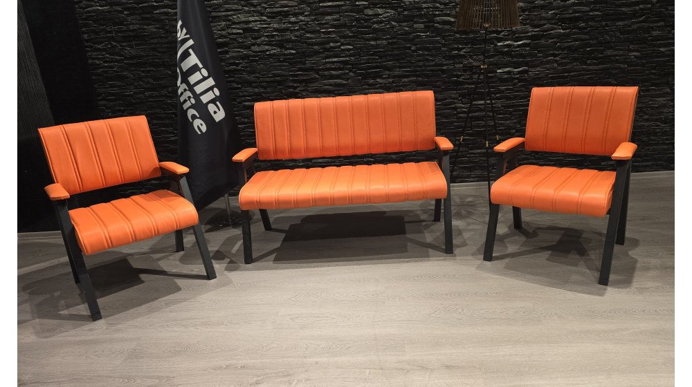 Tilia Lazer modern ofis bekleme grubu, siyah deri döşemeli ikili kanepe ve iki tekli koltuktan oluşan set.